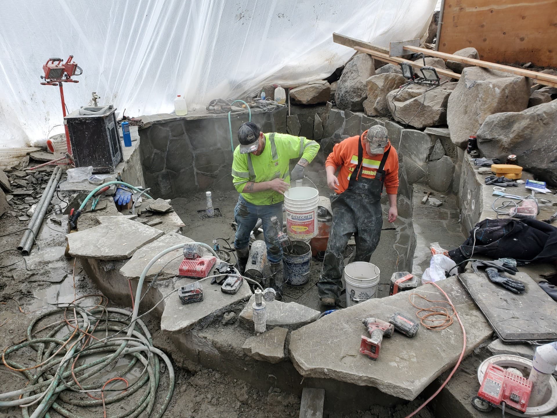 Integrated pool spa combo